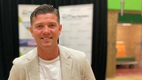 Revving Up for Green Energy: Hull's Mayor Pledges Support Amid Controversies