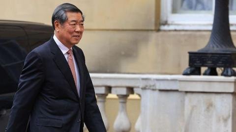 Battling Trade Giants: US and China Engage in Crucial Negotiations in London