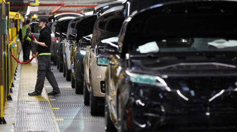 UK Economy Hits the Brakes: Car Production Crisis Slows Growth