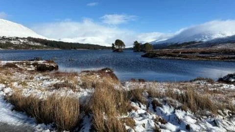 Capture the Season: First Minister's Christmas Card Celebrates Nature and Peace
