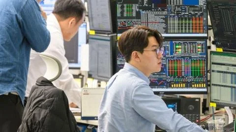 Skyrocketing Stocks: FTSE 100 Breaches Historic 10,000 Point Barrier!