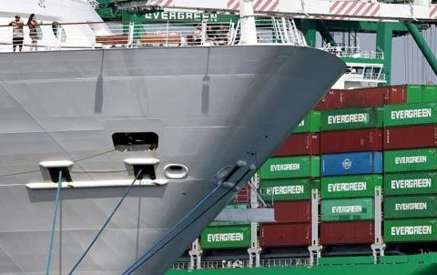 The Tariff Tension: Trump Predicts Chaos if Supreme Court Strikes Down Trade Policies