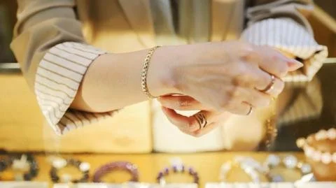 Shining Bright: Online Jewellers Lead Retail Recovery Amid Economic Challenges