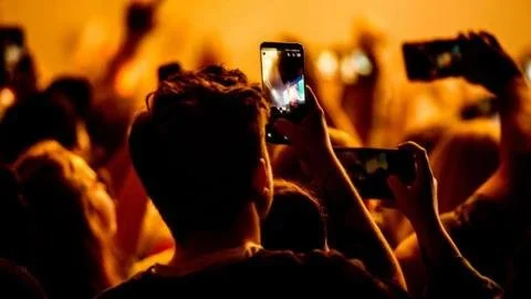 Unlocking the Gig Experience: The Case for Phone-Free Events and Schools