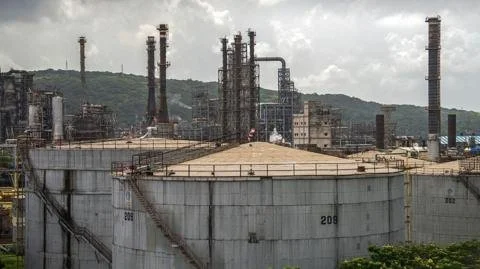 Unlocking Energy Markets: US Eases Sanctions on Russian Oil Sales to India Amidst Global Tensions