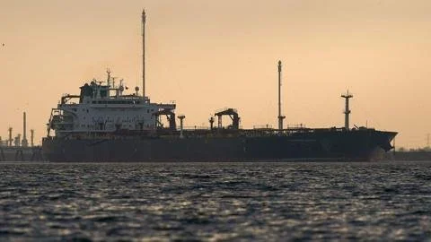 Navigating the Persian Gulf: Tankers Challenge Iran's Toll Demands for the Strait