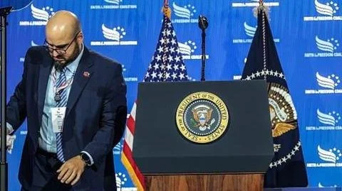 The Teleprompter Scandal: Did a White House Operator Cash in on Trump’s Speeches?