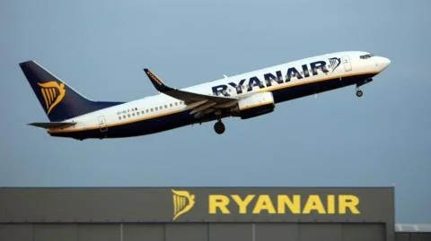 Shock in the Skies: Ryanair's Broken Window Mystery Unveiled!