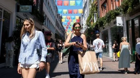 Is a Boon or a Bust Ahead for the UK Economy? Experts Weigh In!