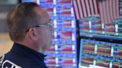 The US Economy's Crisis: Unpacking the Alarm Bells
