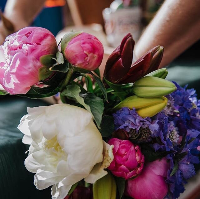 This past week was a full one - we cut the remaining Peonies, dead headed each plant 🌱 so they&rsquo;re healthy and vibrant for next year and created the first bouquets 💐 of the season 🙌. Next week&rsquo;s to do&rsquo;s...bouquets, bouquets, bouqu