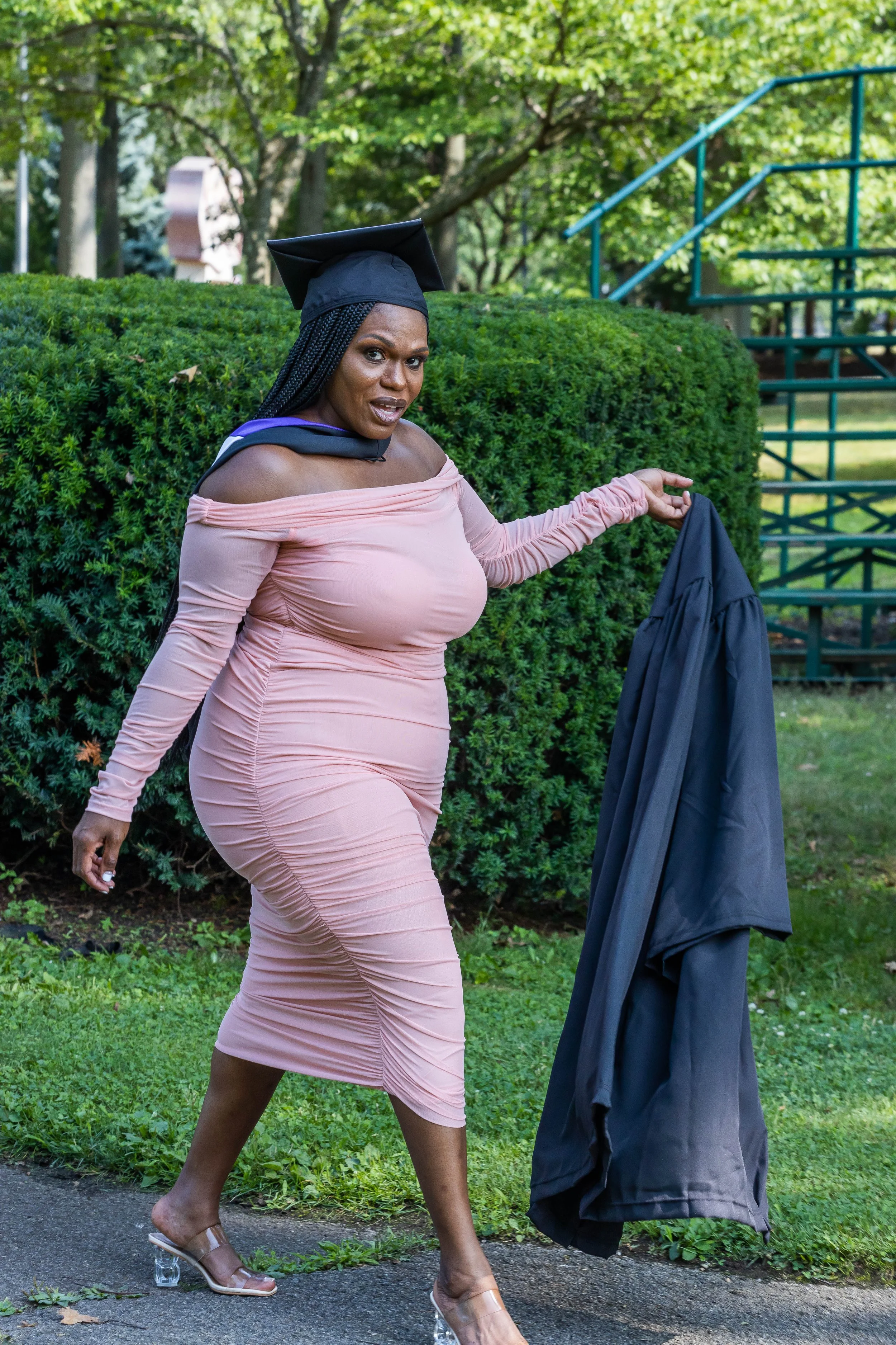 113-LESLIE GRADUATION.jpg