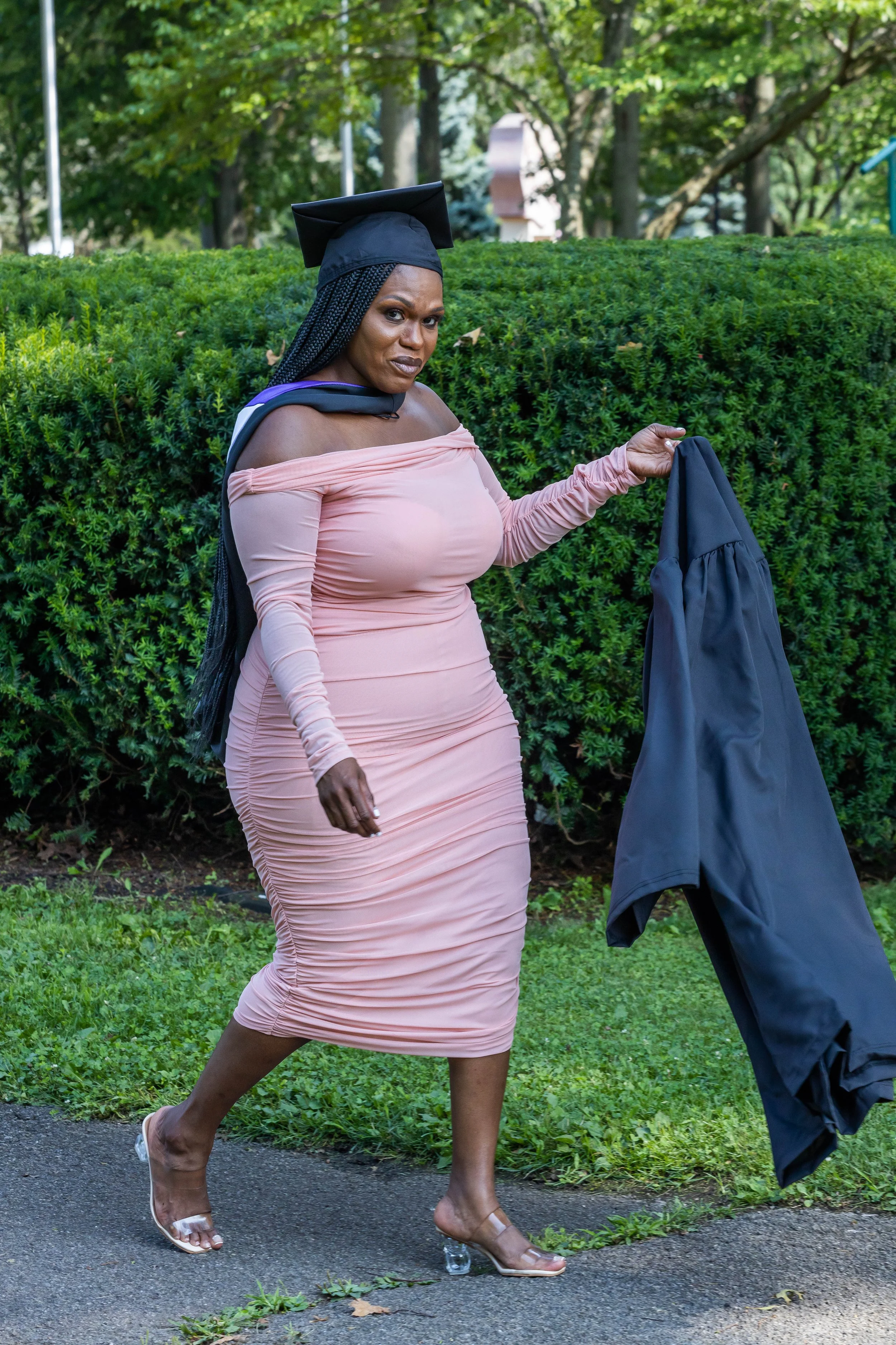 112-LESLIE GRADUATION.jpg