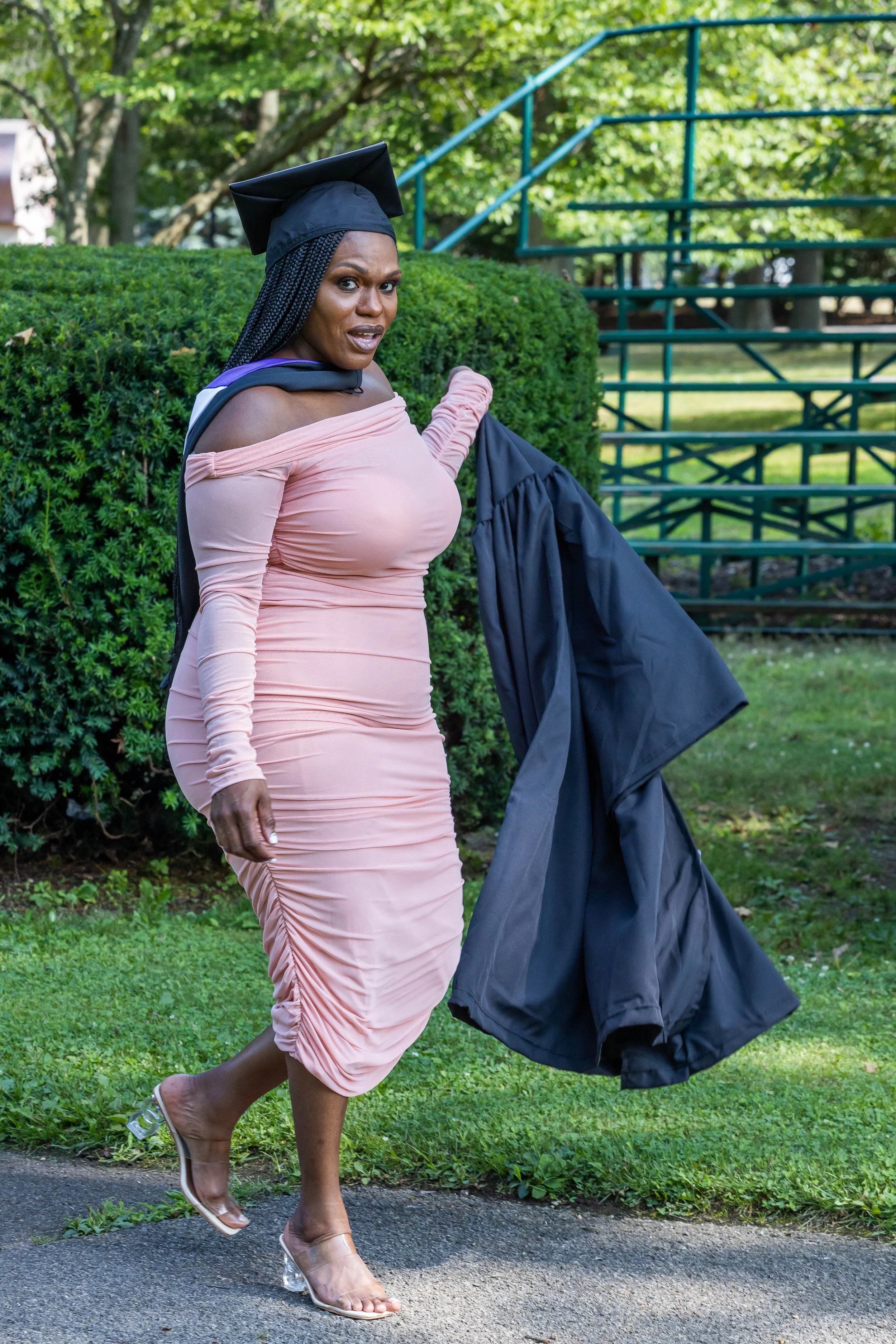 114-LESLIE GRADUATION.jpg