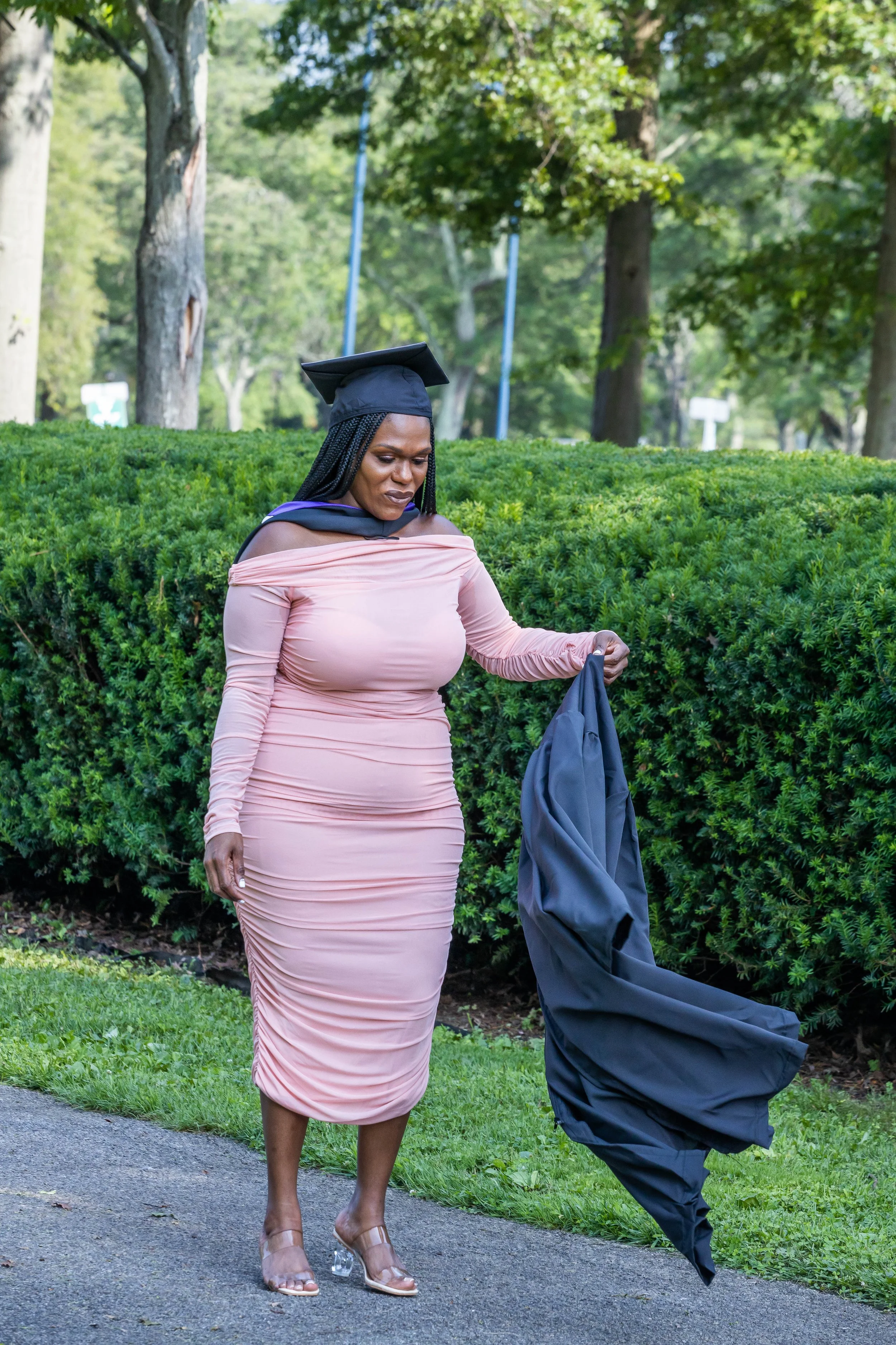 129-LESLIE GRADUATION.jpg