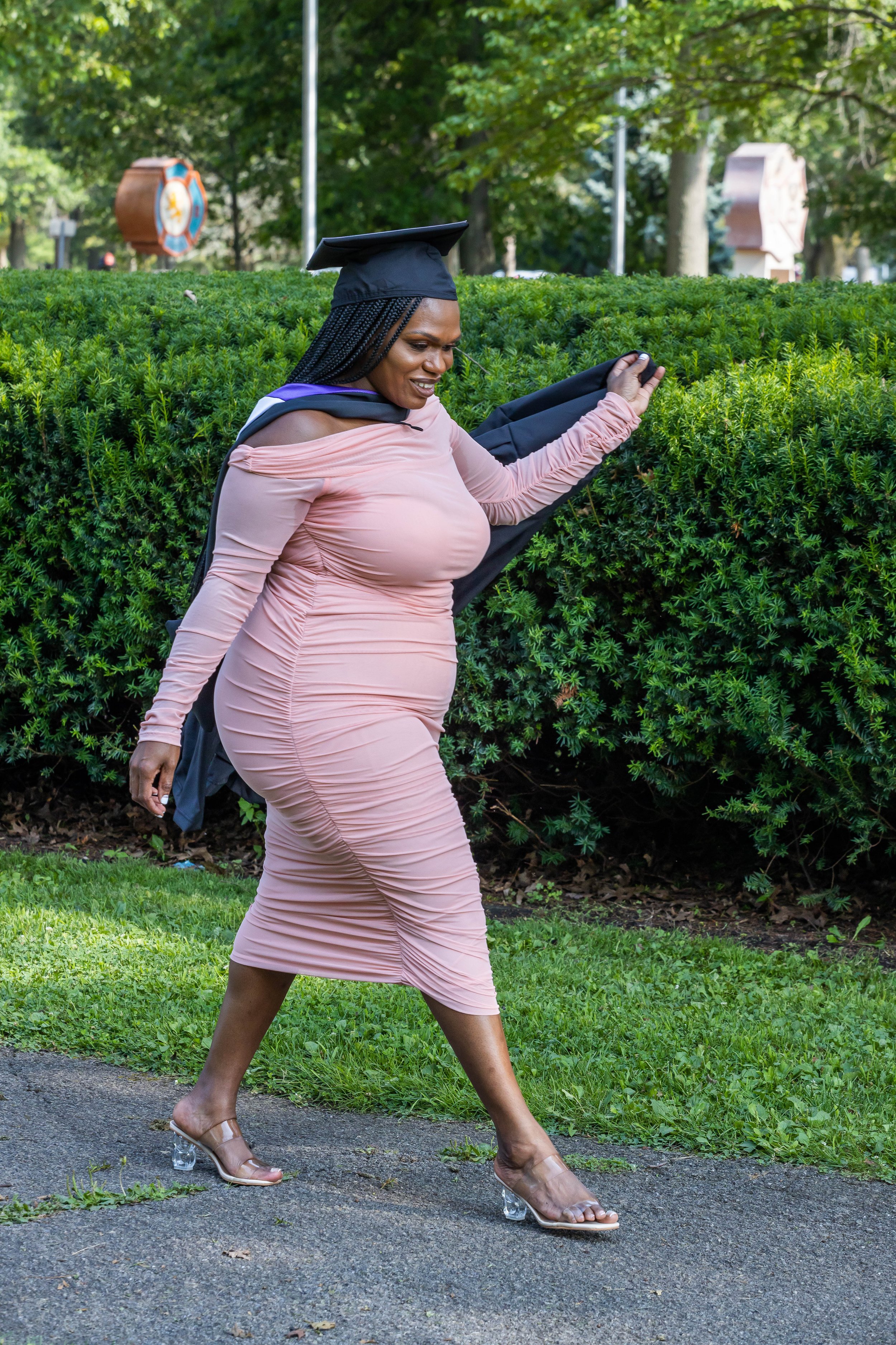 137-LESLIE GRADUATION.jpg