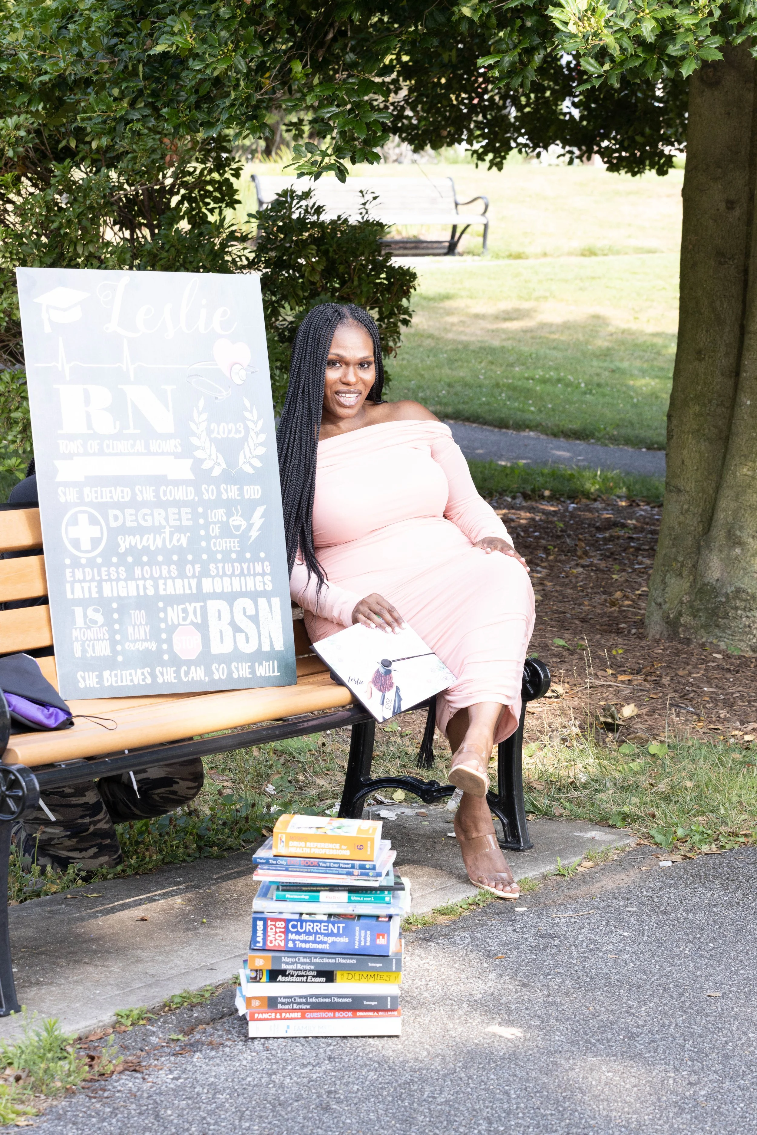 174-LESLIE GRADUATION.jpg