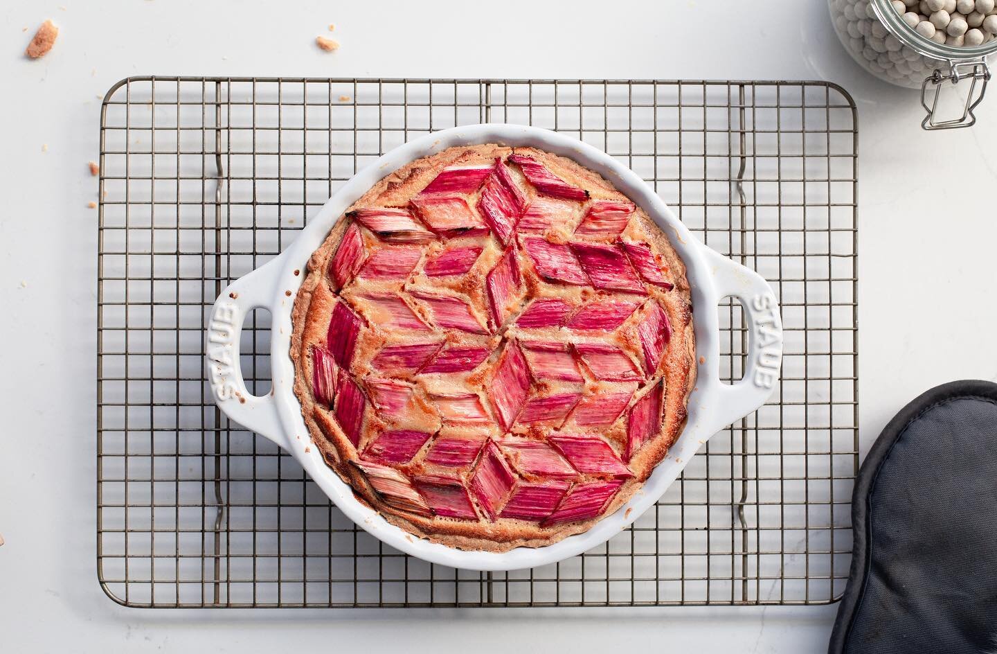 Because sometimes, all it takes is a pretty pie to make you smile. 

#rhubarb #rhubarbandcustard #pie #geometric #notperfect #bakingprettythings #bakingfromscratch #imadethis #petitesweetbakehouse #tartealsacienne #sweetthings #newyearbaking #staub