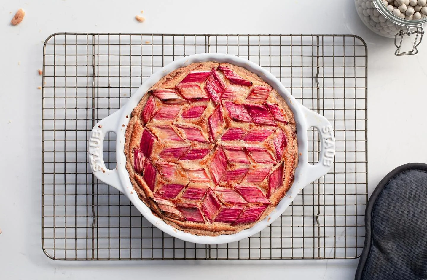 Because sometimes, all it takes is a pretty pie to make you smile. 

#rhubarb #rhubarbandcustard #pie #geometric #notperfect #bakingprettythings #bakingfromscratch #imadethis #petitesweetbakehouse #tartealsacienne #sweetthings #newyearbaking #staub