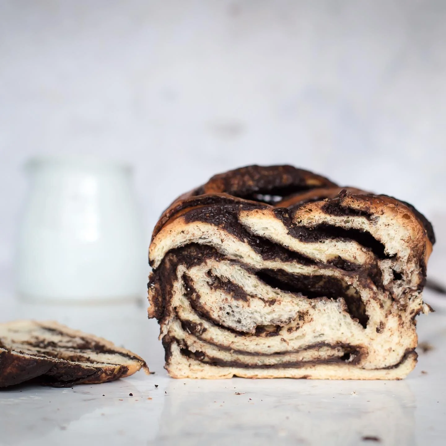 A pleasure to be enjoyed irresponsibly 😊
This is @thaliaho Espresso Cacao Brioche Babka and it is delicious. *
*
#chocolatebabka #babka #rainyday #guiltypleasure #humpday #comfortfood #firstbabka #butterandbrioche #thaliaho 
#eatprettythings #bakeho