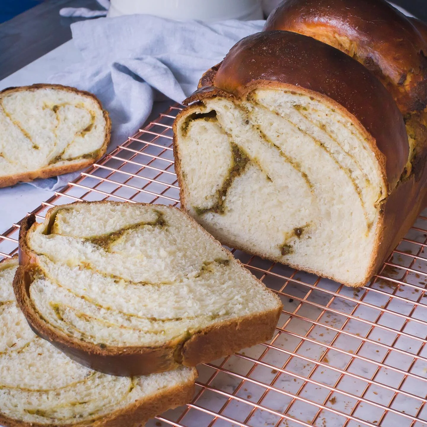 Am I the only one who can't stop starring at the  swirls of pistachio praline cream in this brioche?
😍
I'm sorry the website is taking so long to come together but I promise it'll be worth it. If nothing else, this recipe will be on it 😉 *
*
*
#bri