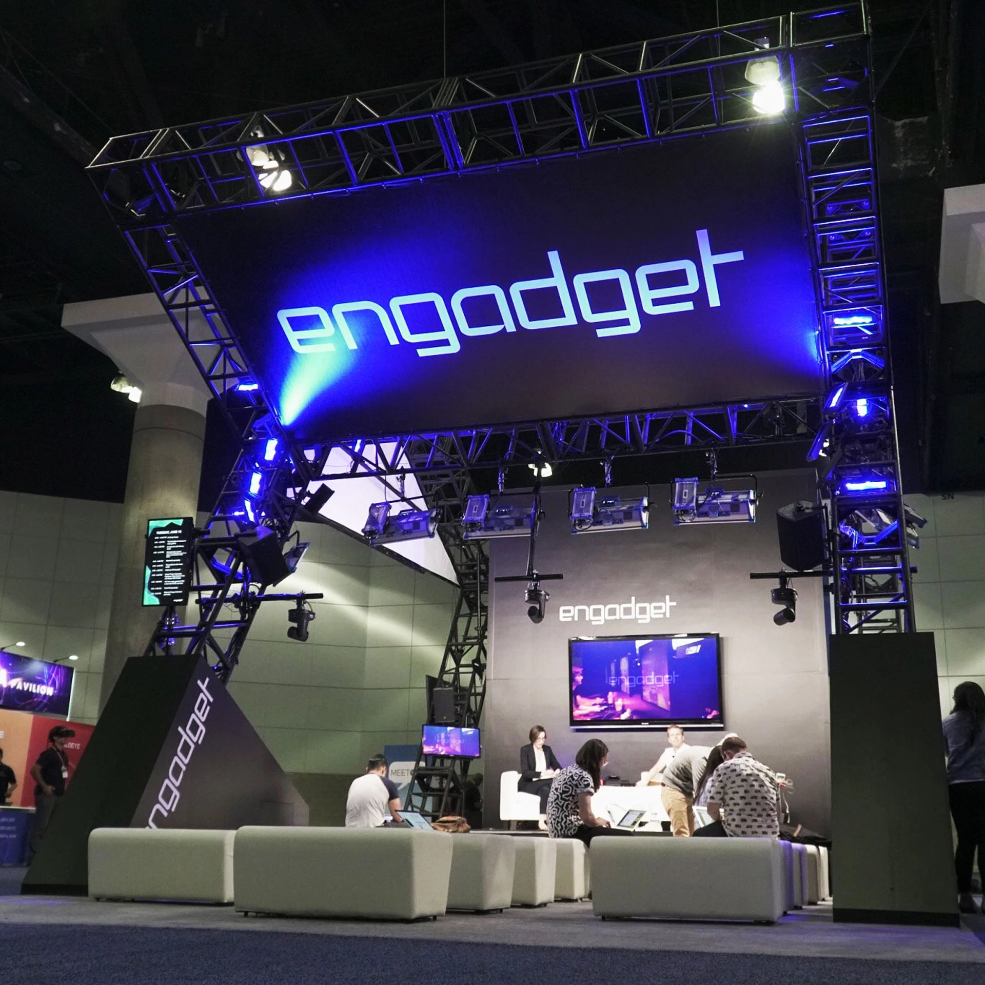 engadget-stage.jpg