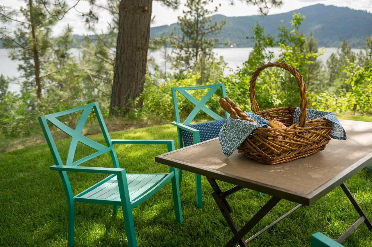 
Linger: Living an Unhurried Life  