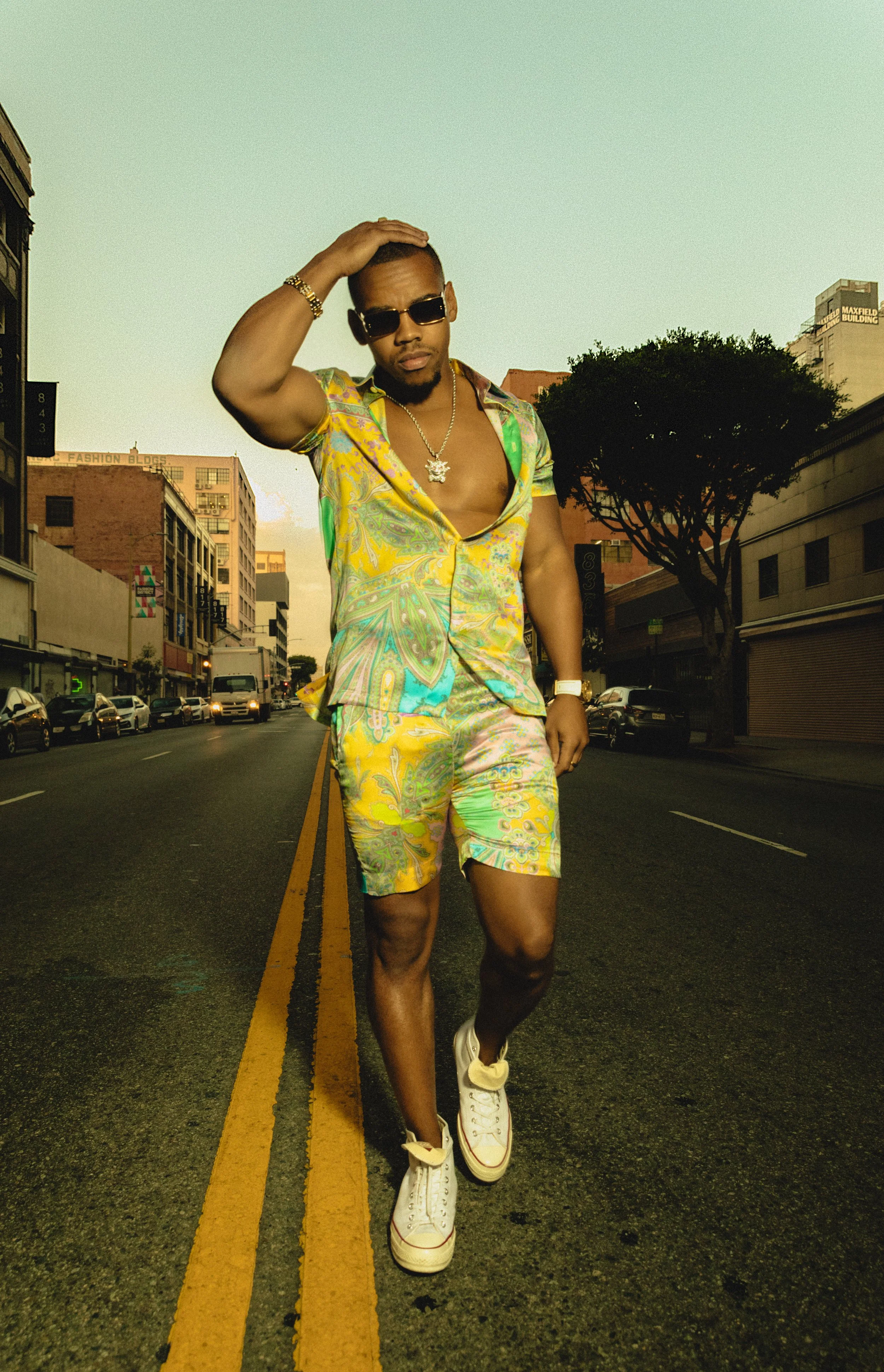 Joivan_MiddleOfStreet.jpg