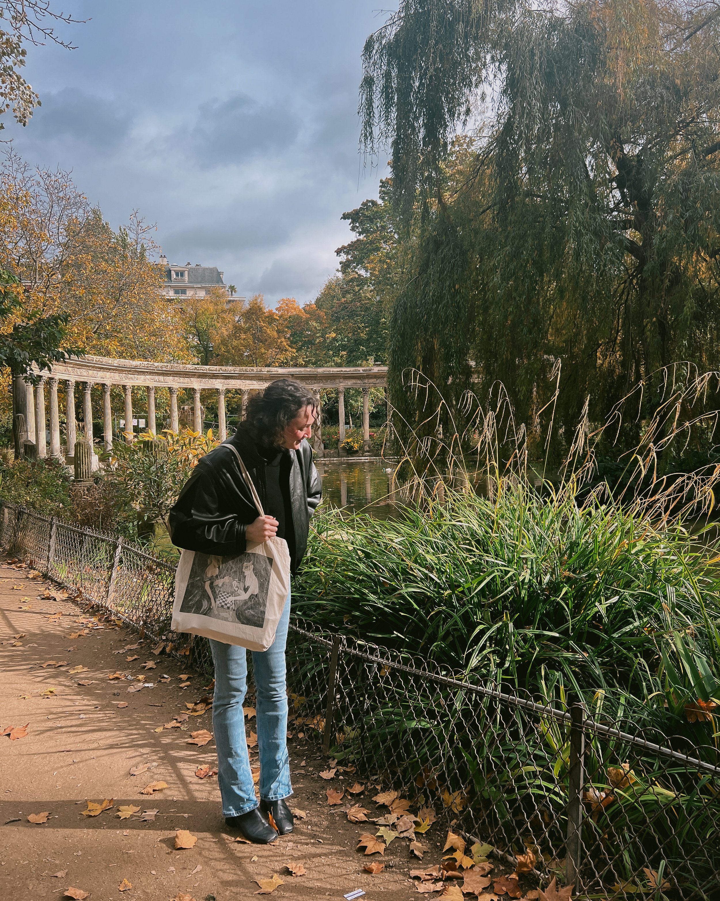 The Paris Tote - "A Friendly Game of Chess"