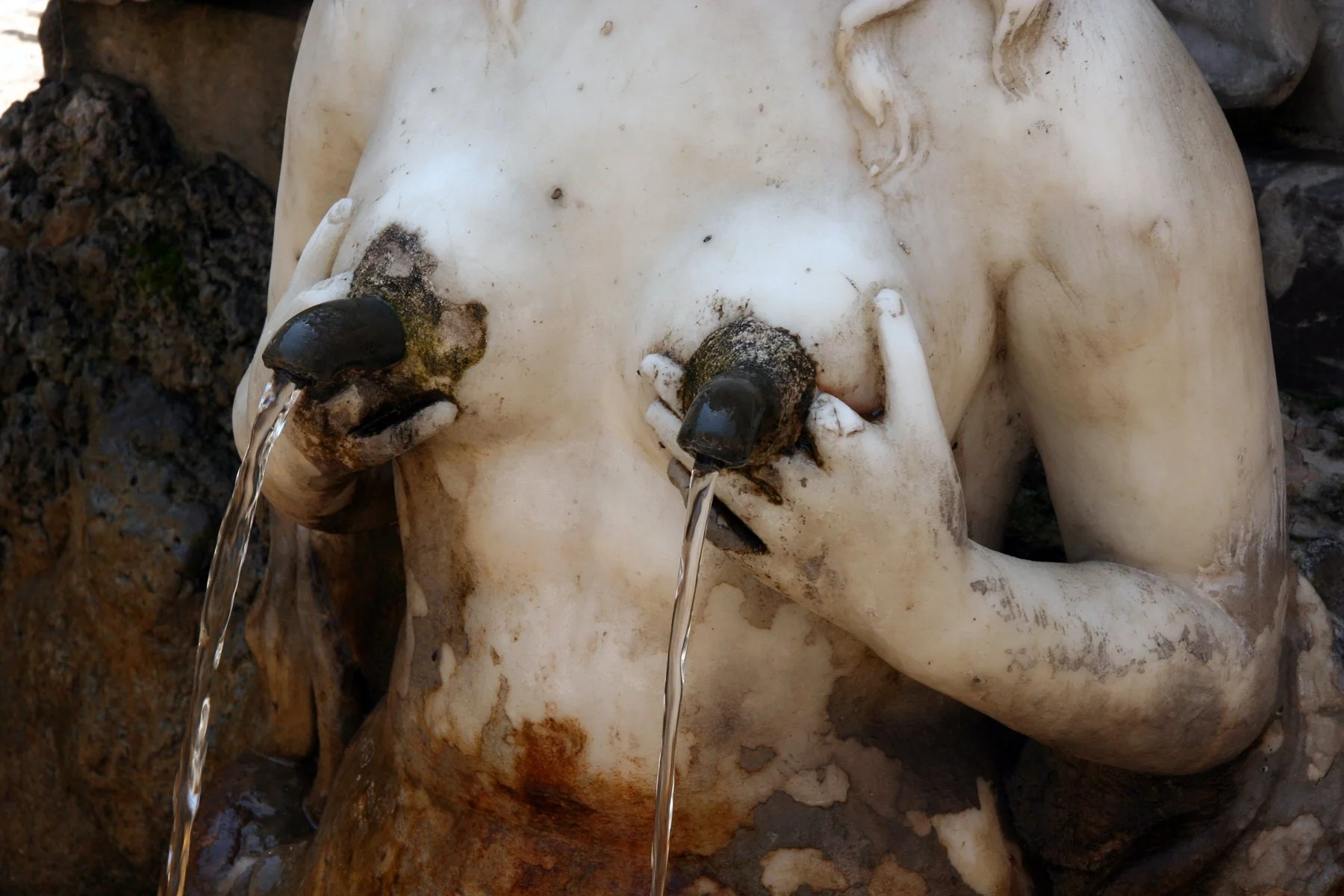 Amalfi fountain 1.jpg