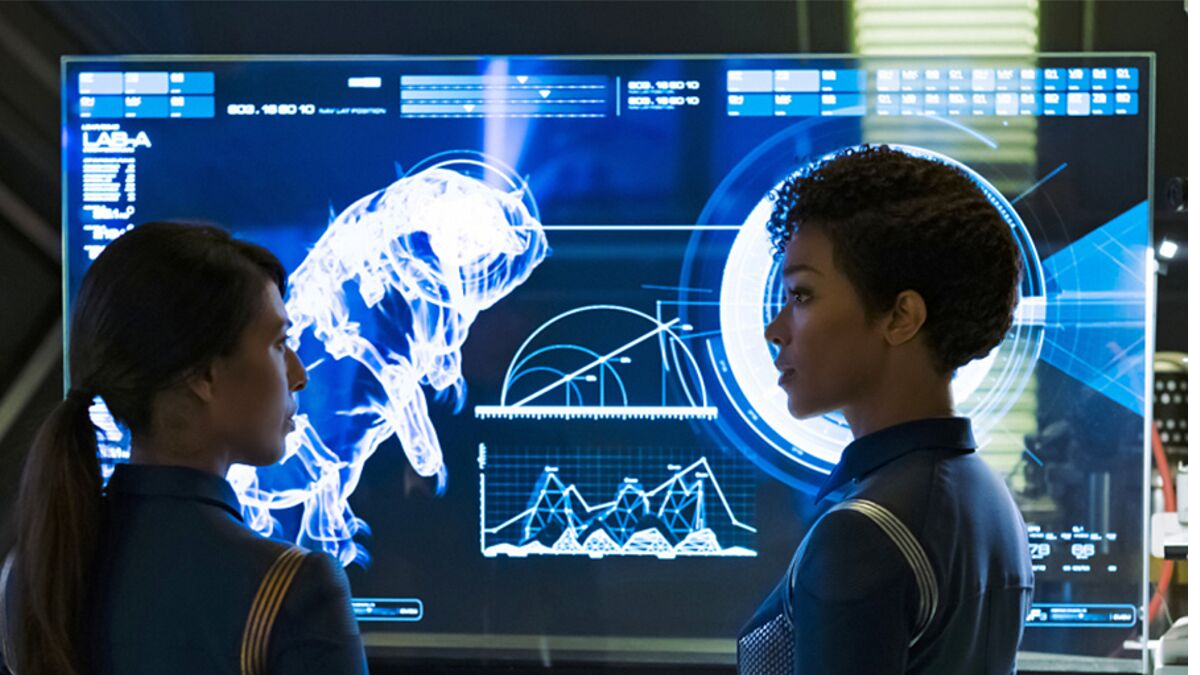 Commander Landry and Michael Burnham contemplate the tardigrade in Star Trek: Discovery .