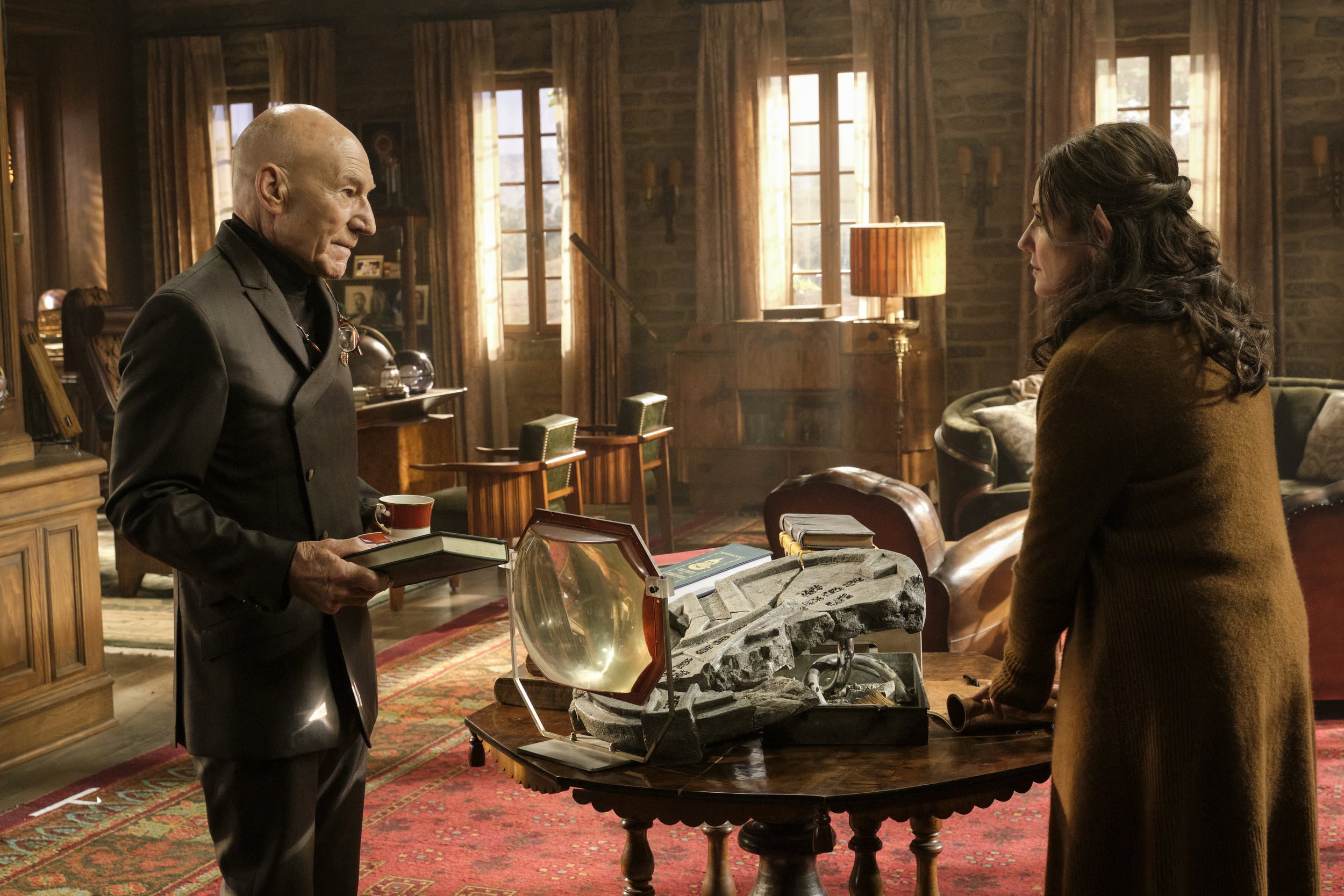   Pictured: Sir Patrick Stewart as Jean-Luc Picard and Orla Brady as Laris of the Paramount+ original series STAR TREK: PICARD. Photo Cr: Trae Patton/Paramount+ (C)2022 ViacomCBS. All Rights Reserved.  