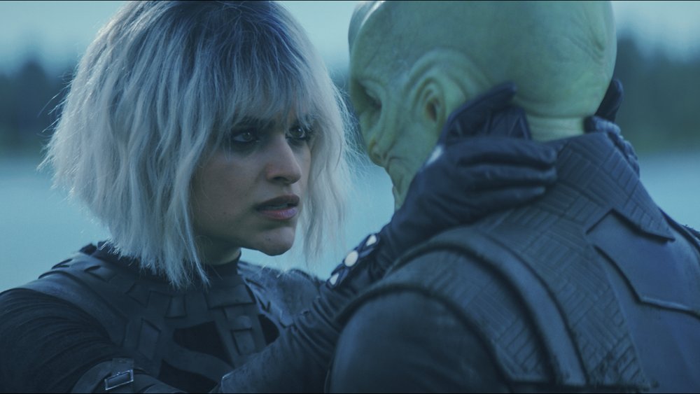   Eve Harlow  as Moll and  Elias Toufexis  as L’ak. Photo Credit: Paramount+ 