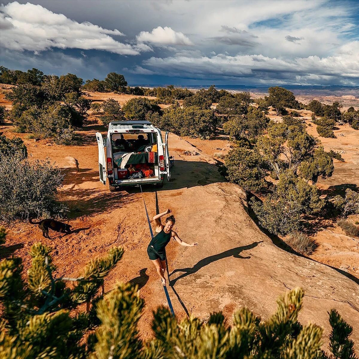 Tap into your inner ninja with ENO&rsquo;s Slackwire Slackline!
Not just for acrobats anymore, slacklining taps into your inner Jedi, improving your balance and core strength in one safe and simple activity. With a quick set up and convenient carry-c