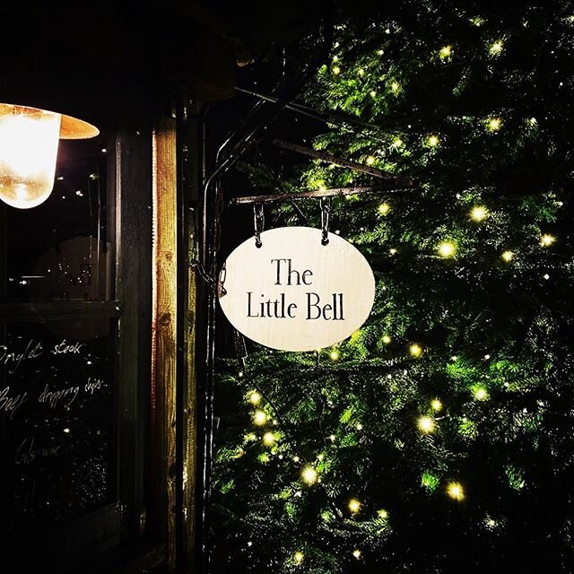 It&rsquo;s only 324 days til Xmas...
Doesn&rsquo;t my @thelittlebell sign @sohofarmhouse look just wonderful in this festive setting?