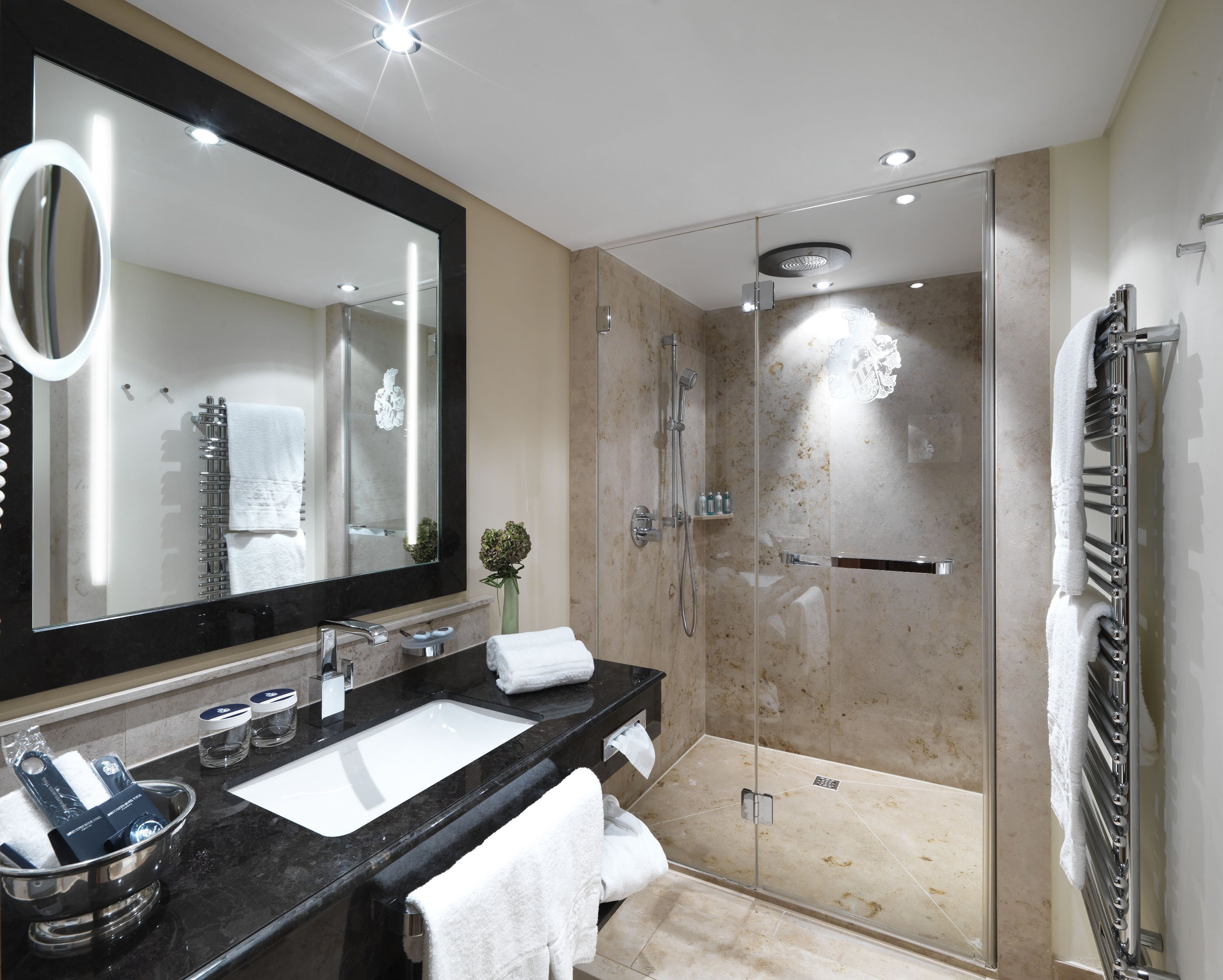 11_Bathroom_Tyrolean_Rooms.jpg