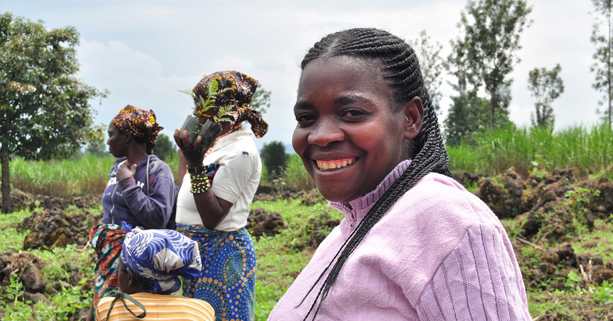 Red Rocks Tree planting Initiative – Marie Louise and other local women preparing to plant trees by the river