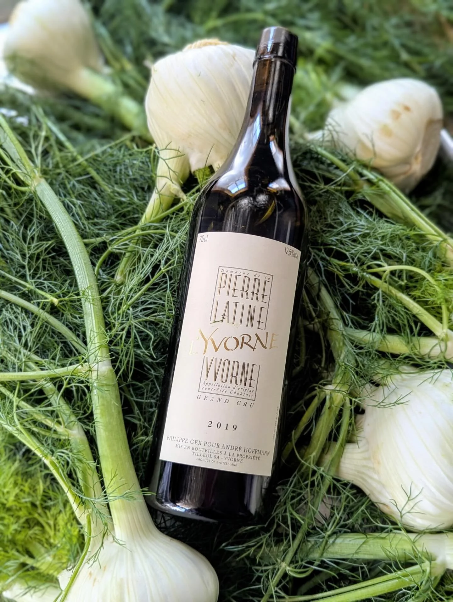 Check out this week&rsquo;s featured wine: 👇
.
From the terraced vineyards of Yvorne on the eastern shore of Lake Geneva comes this stunner of a white from Pierre Latine. Pierre practices organic viticulture, and non-interventionist winemaking in a 