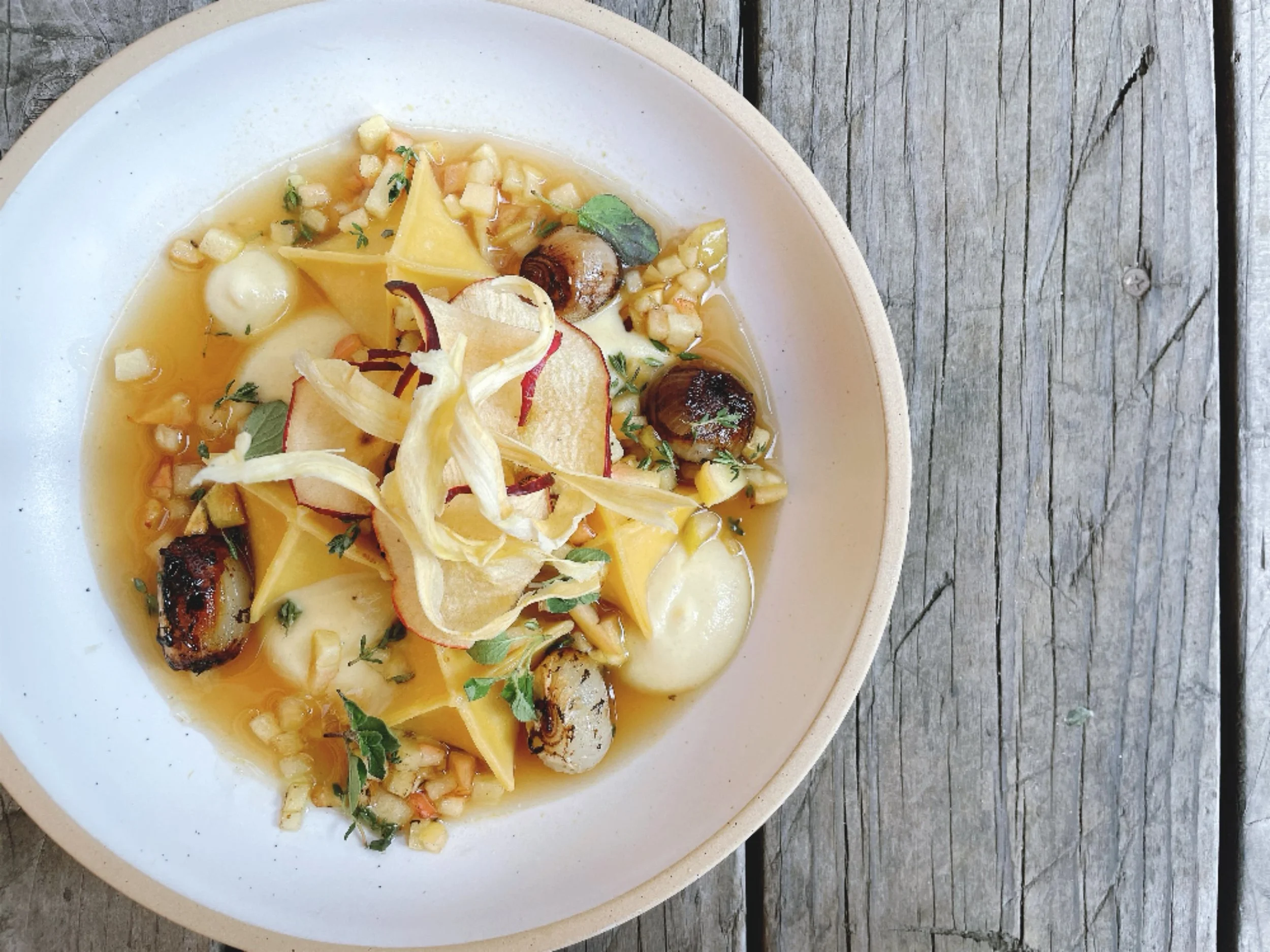 It&rsquo;s fall y&rsquo;all. 🍎 🍂 🍏 
.
Apple parsnip sacchetti pasta with parsnip pur&eacute;e, roasted apples, charred pearl onions, apple and parsnip chips, apple and sweet onion brodo, thyme, oregano.
.
We&rsquo;re still open every night except 