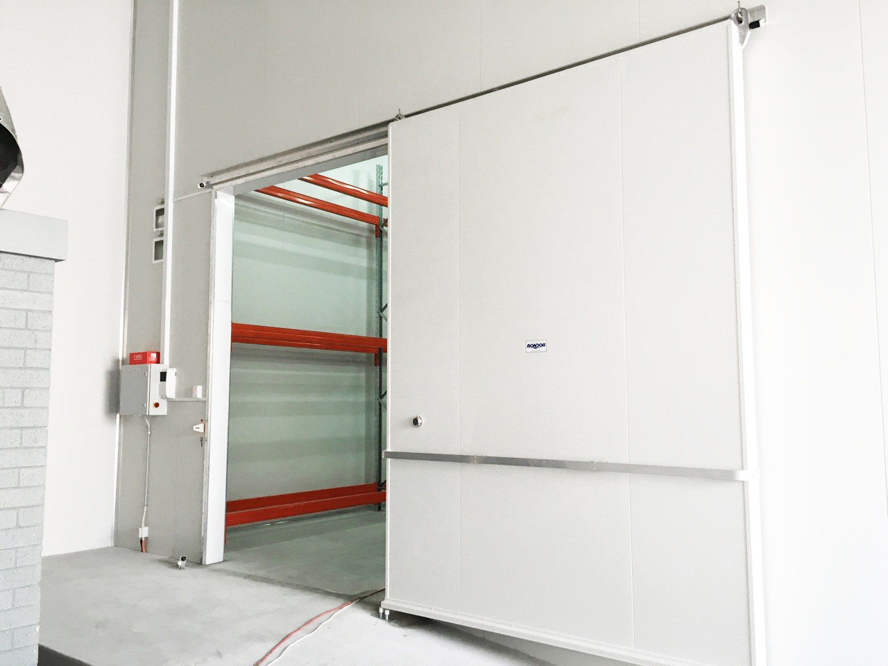 Large_Walk_In_Freezer_Storage_Room_Sliding_Door.jpg