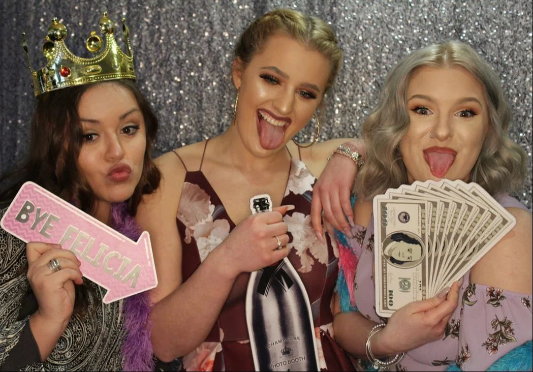 group of girls in louisville photo booth.jpeg