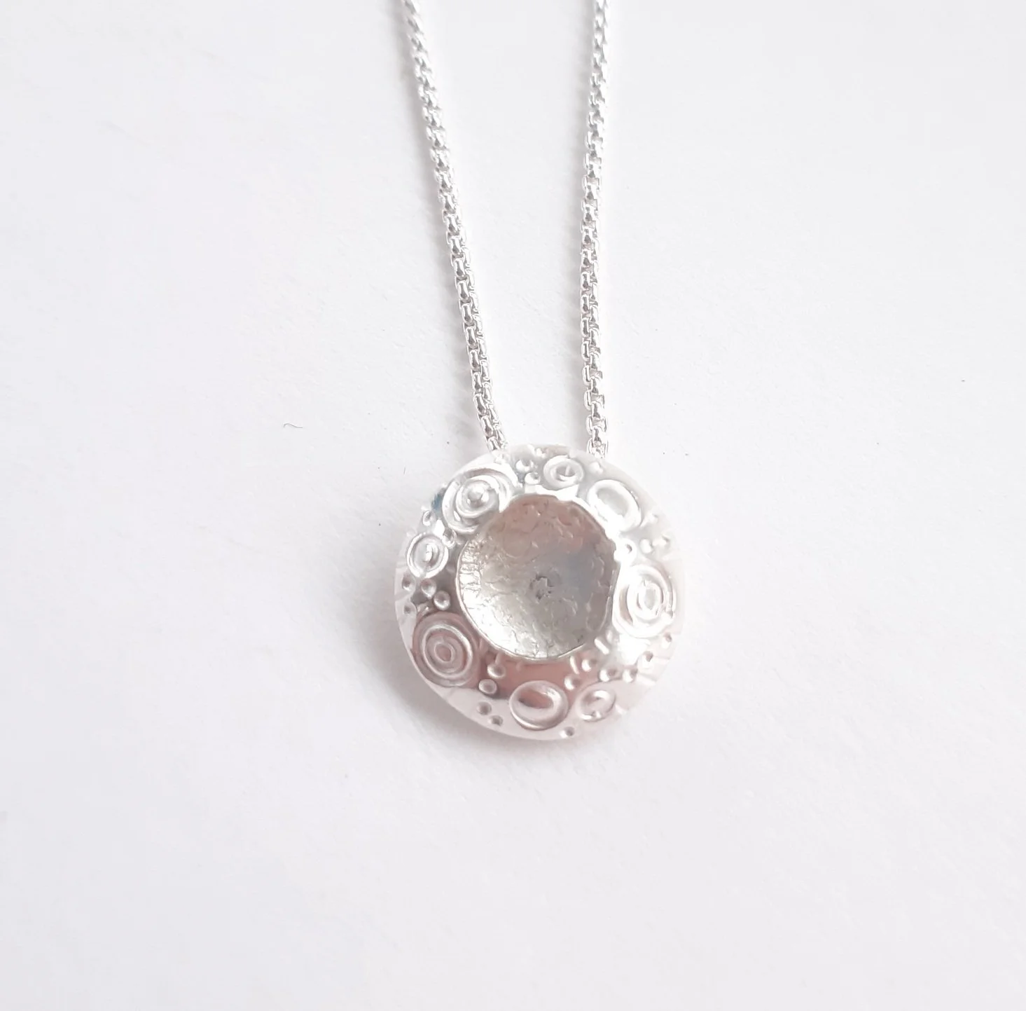 Bright Closed Limpet pendant - small, rounded box chain