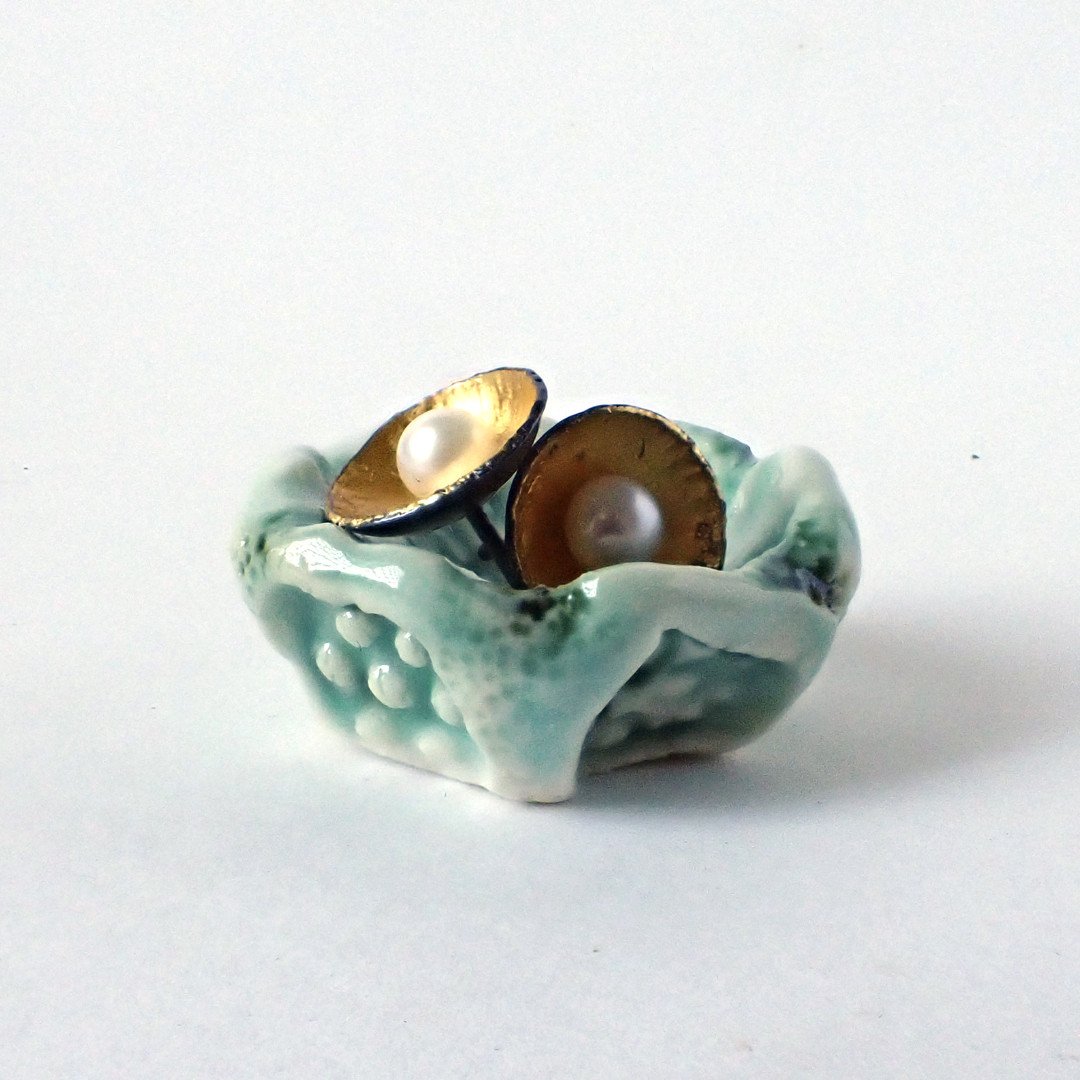Sometimes what you need is a small pot to keep your favourite earrings in, or perhaps you'd rather fill it with a dipping sauce.  Either way there are a small number of these tiny celadon green pots making on their way to Chagford this weekend for th