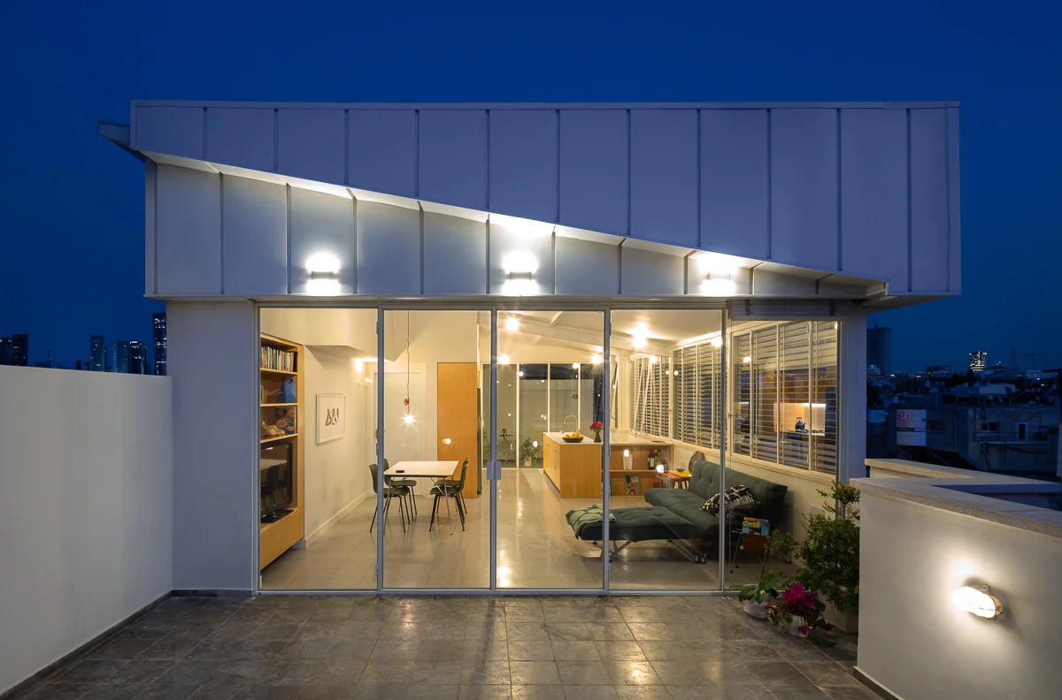 Tel-Aviv roof extension
