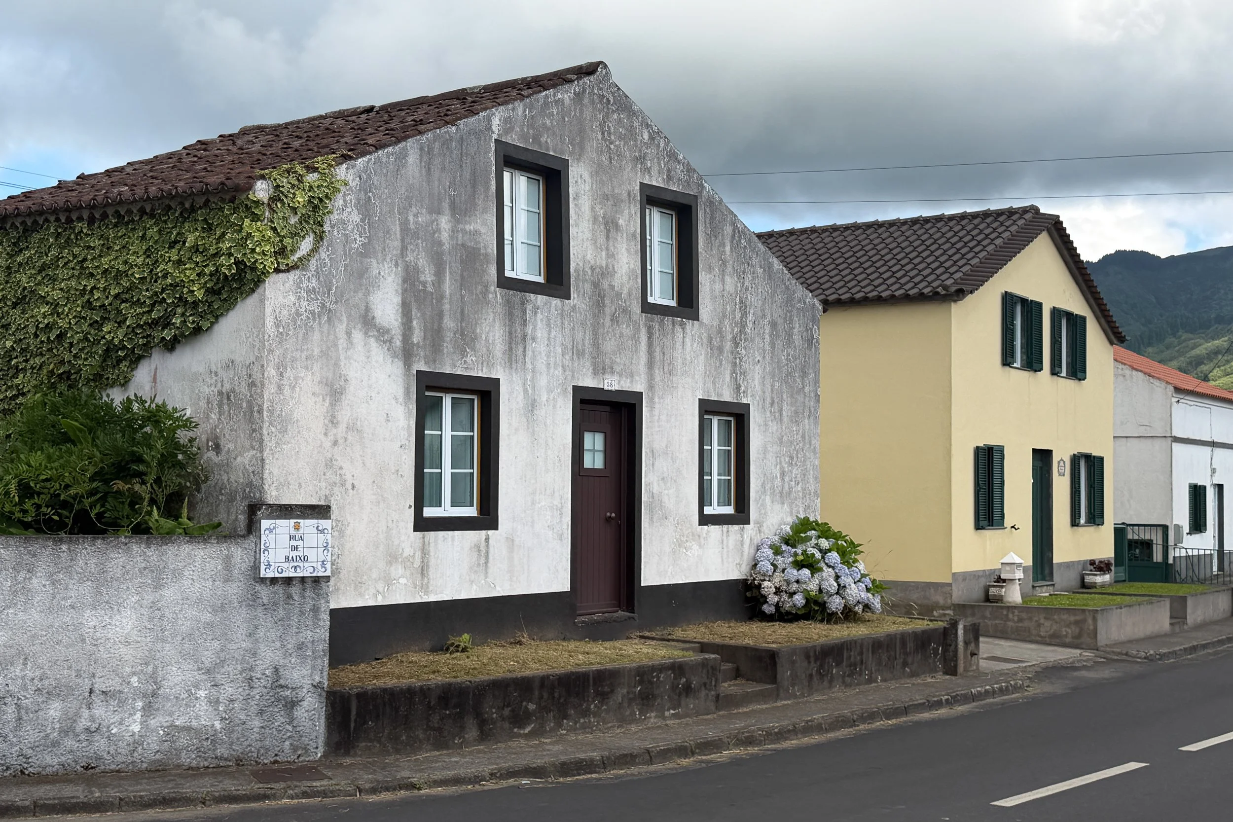  typické azorské domky v Sete Cidades 