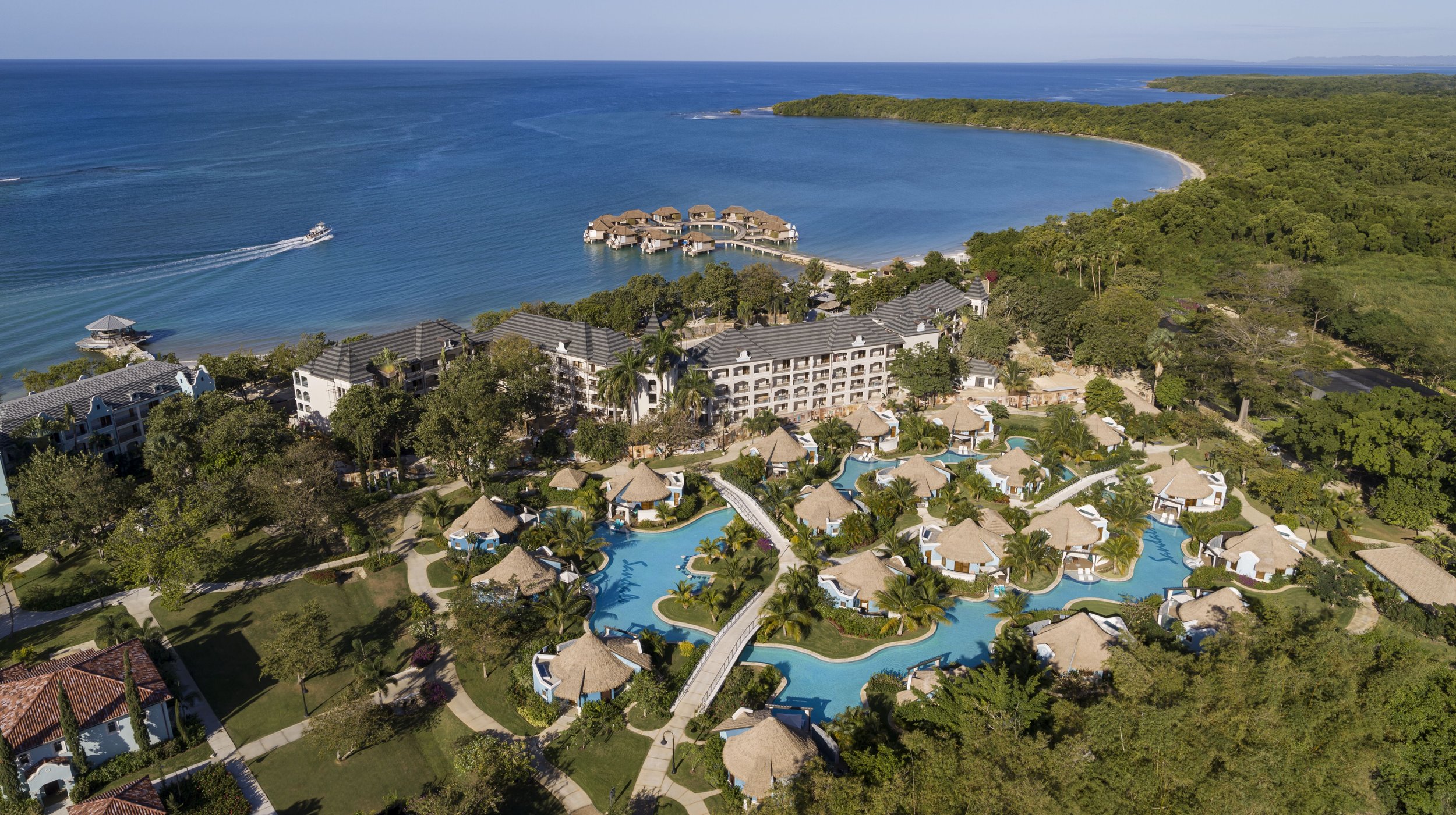 Travel Advisor Asset-SSC-Drone-Rondovals-Over-Water-Villas.jpg
