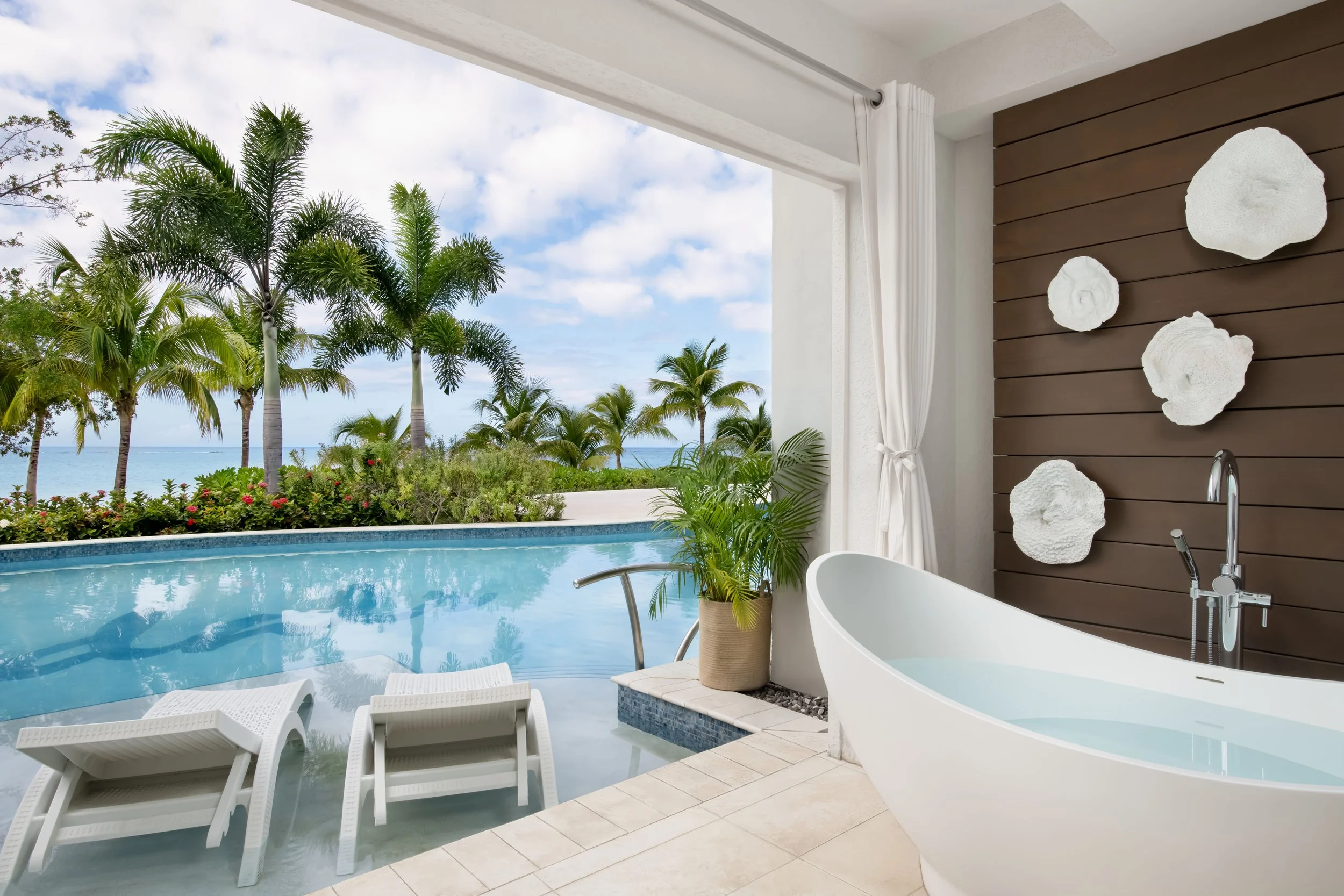 Travel Advisor Asset-SSC-Room-1SUP-Balcony.jpg