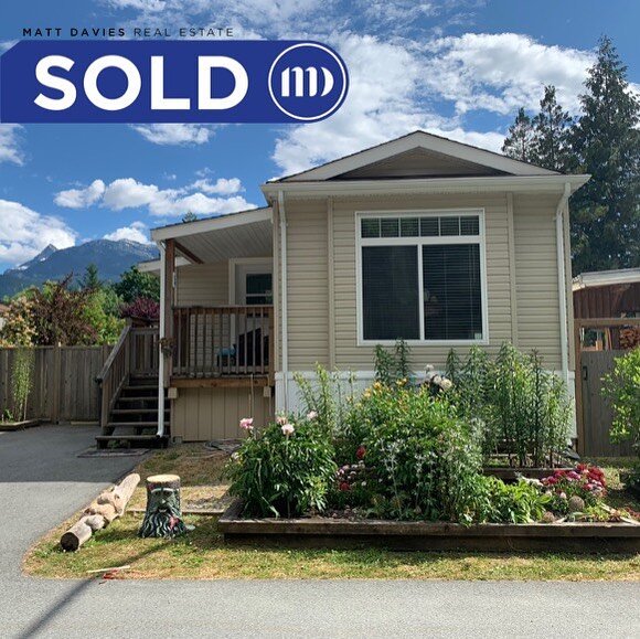 ⚡️ Another lighting fast sale! ⚡️ 

Another home that listed and received an accepted offer on the same day!

Congratulations to my Seller GG on the sale of their lovely Squamish home.

Excited for them to get to move into their dream property and th