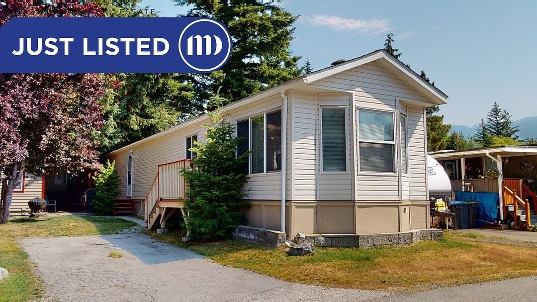 👀 New Listing 👀 

📍 87 - 40157 Government 
🗺️ Squamish BC
🛏️ 2 Bed
🛁 2 Bath
📐 924 sq ft
🔨 Built in 2008
☀️ Skylights
⛰️ Vaulted ceilings
📦 Storage shed/workshop
💰 Listed at $420,000

Welcome to 87 Spiral. 

Built in 2008 this updated manufa