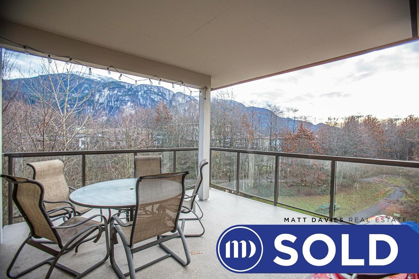 Congratulations to my Buyer JB on the purchase of this stunning 3 bed, 2 bath corner apartment that is set back in a quiet corner of downtown Squamish.

If you have also been looking for the perfect place to call home then we should chat!

#squamish 